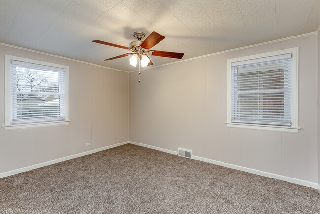 Building Photo - 5805 S Normandy Ave