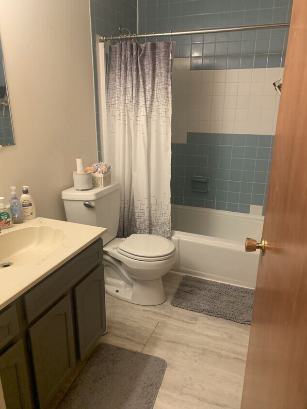 Foto del edificio - 2 Bedroom 1.5 Bathroom Unit in Webster Court