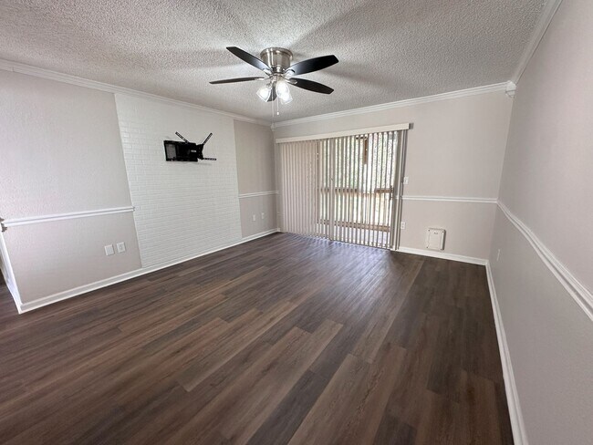 Foto del edificio - Beautiful 2 bedroom available NOW!