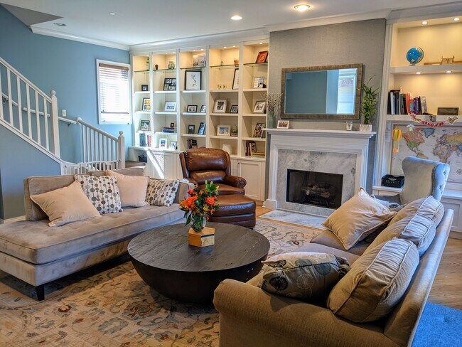 Living room - 1137 W Monroe St