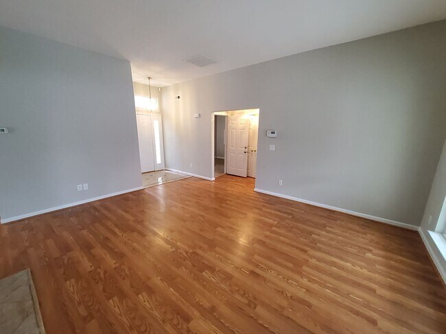 Building Photo - 3 BR 2 BA located in South Charlotte in St...