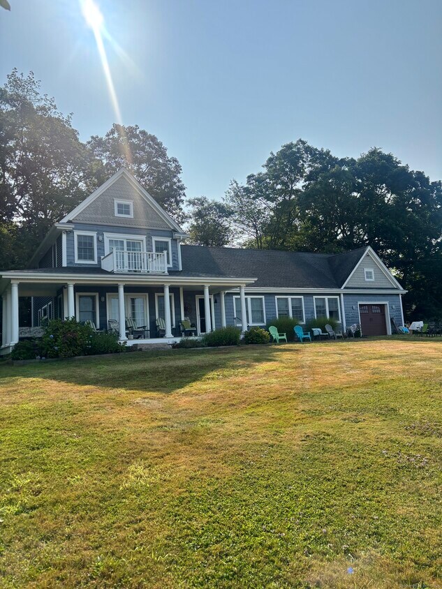 Foto principal - 138 Old Black Point Rd