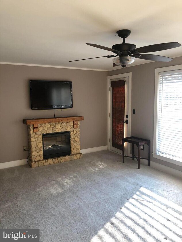 Primary Photo - 17 Walton Dr