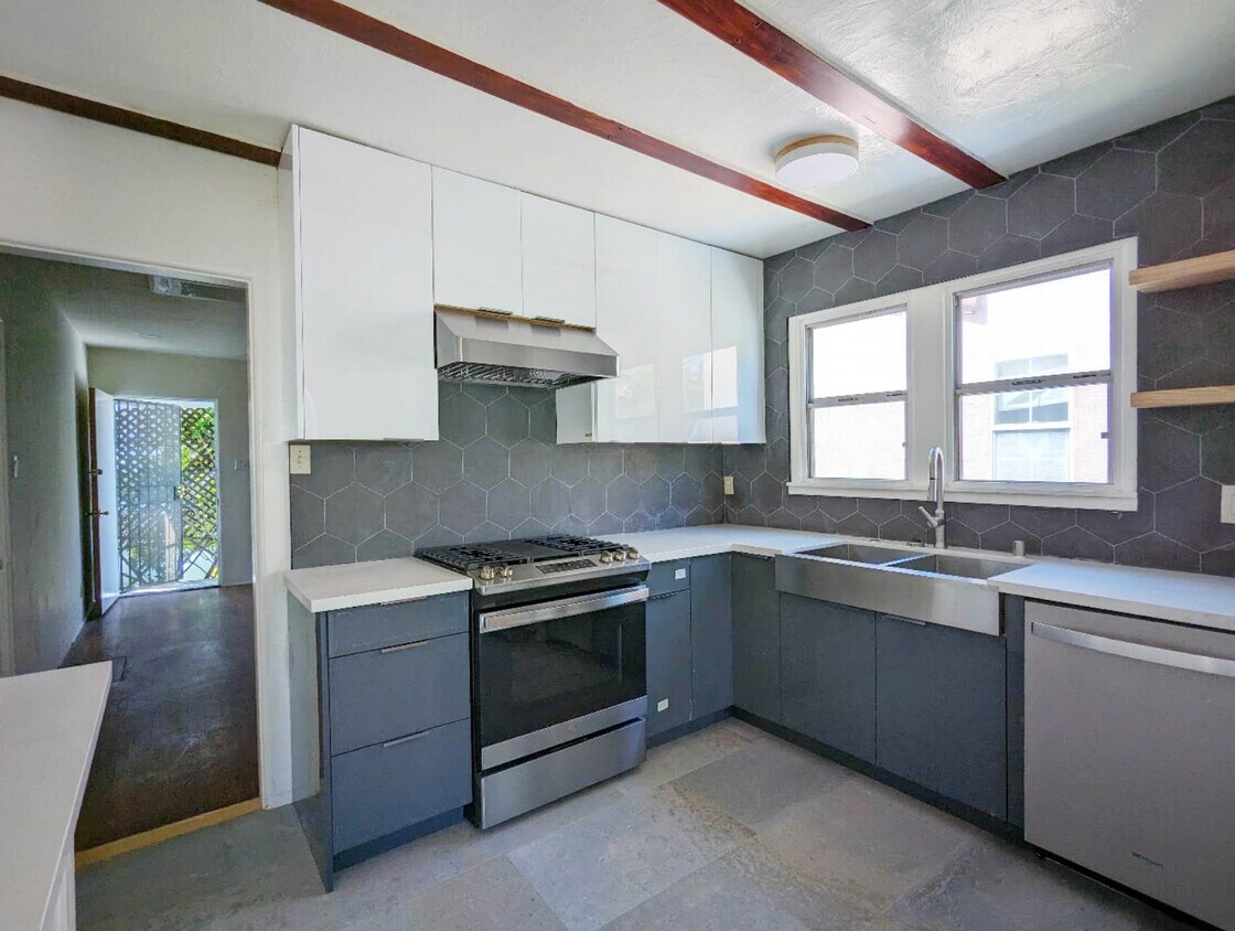 Primary Photo - 4840 Ellenwood Dr