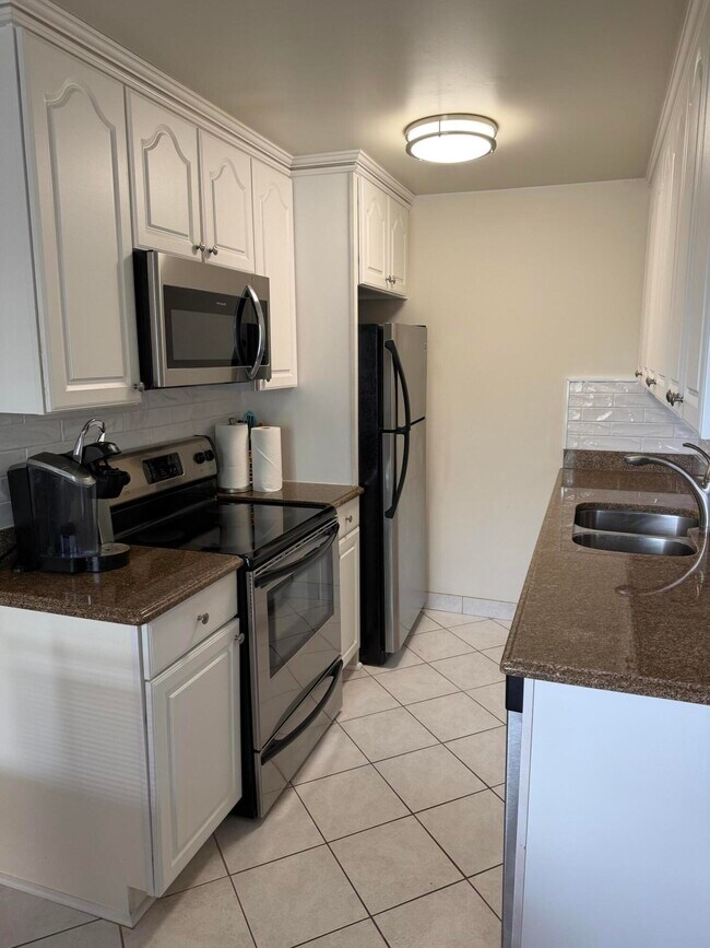 Foto del edificio - 3037 Cornwall Dr