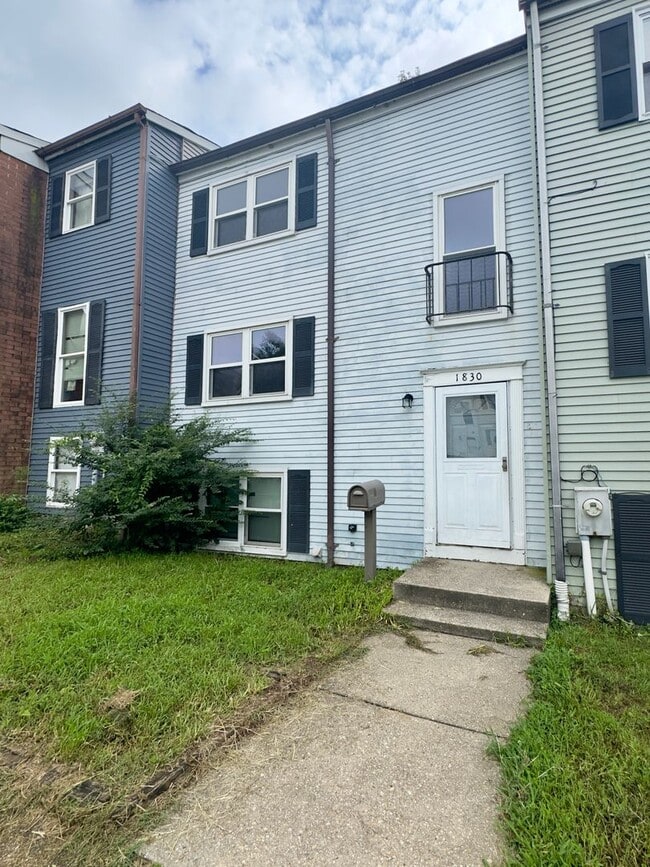 Building Photo - 1830 Eloise Ln