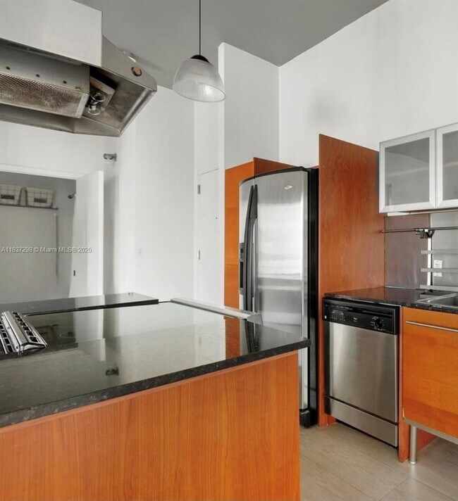Foto del edificio - 10 SW South River Dr