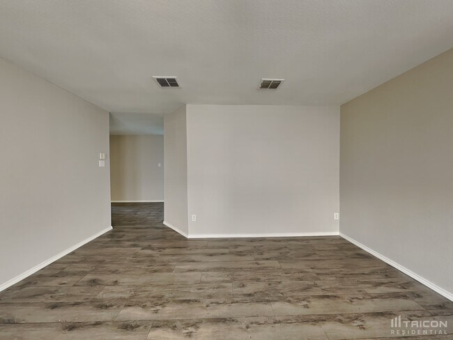 Building Photo - 1301 Water Lily Dr