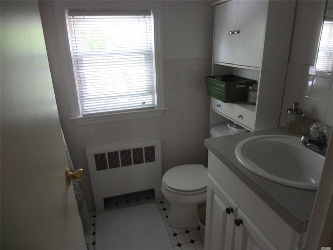 Building Photo - 62 Hillview Ave
