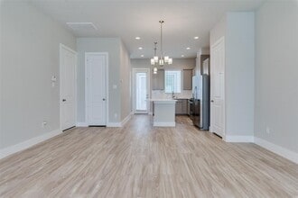 Building Photo - 7705 Rainbow Cl