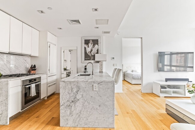 Building Photo - 250 Bowery