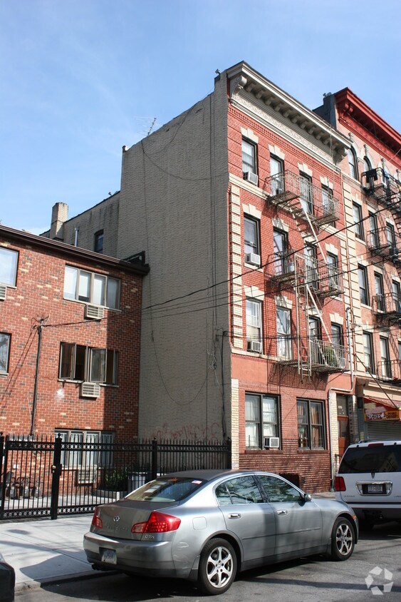 Foto principal - 2427 Hoffman St