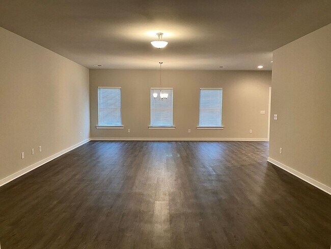 Building Photo - Home for Rent in Jasper, AL...Available to...