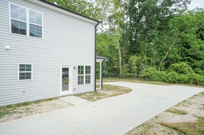 Building Photo - 208 S Leslie St