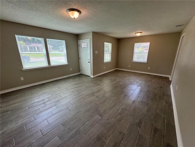Foto del edificio - 2120 Baker Rd