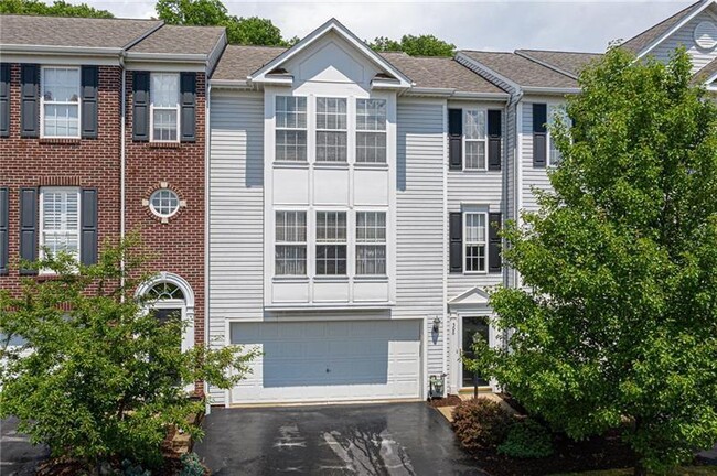 Building Photo - 506 W Village Green Blvd