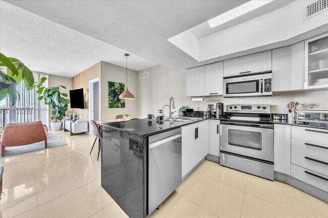 Foto del edificio - 1750 N Bayshore Dr