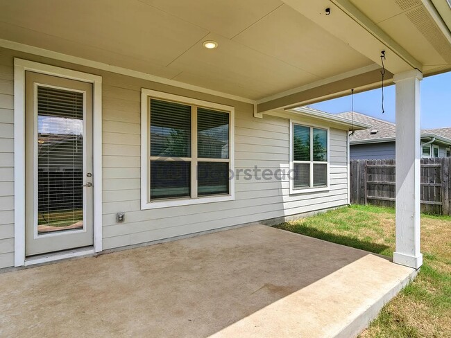 Foto del edificio - 8207 Cottage Rose Dr