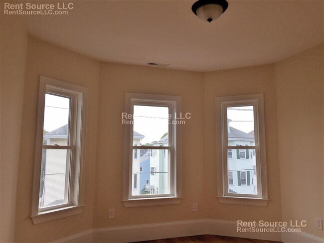 Foto del edificio - 24 Willard Ave