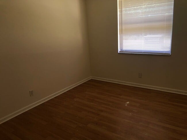 Foto del edificio - 2 bed 1 bath