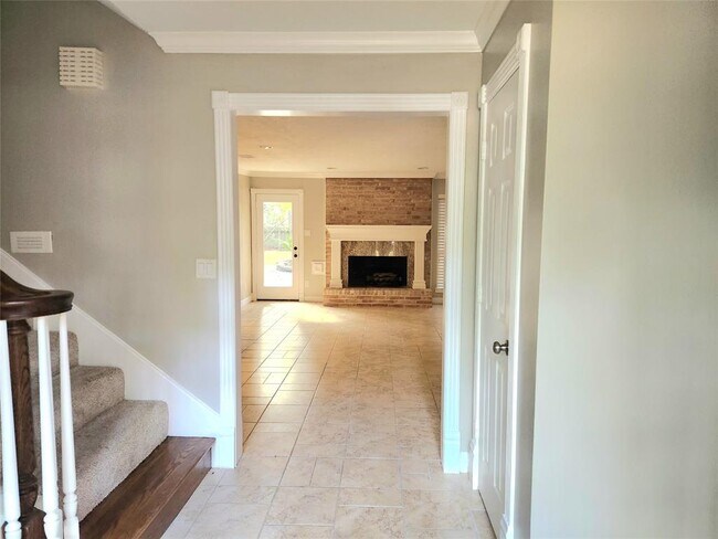 Building Photo - 6203 Craigway Rd