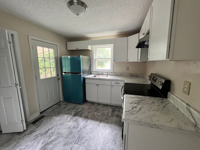 Foto del edificio - Cozy 2 Bedroom/ 1 Bath Cottage in West Nas...
