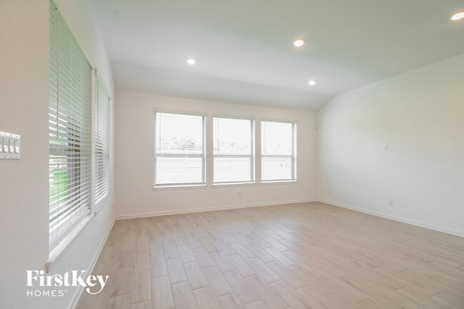 Foto del edificio - 4222 Redford Valley Rd