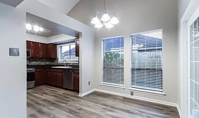 Foto del edificio - 2627 S Brompton Dr