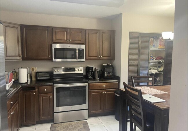 Building Photo - 6004 Strawberry Lakes Cir