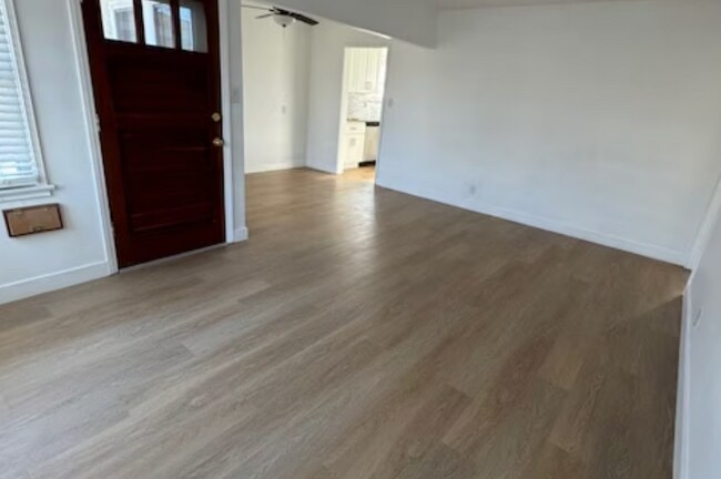 Foto del edificio - 2101 N Kenwood St