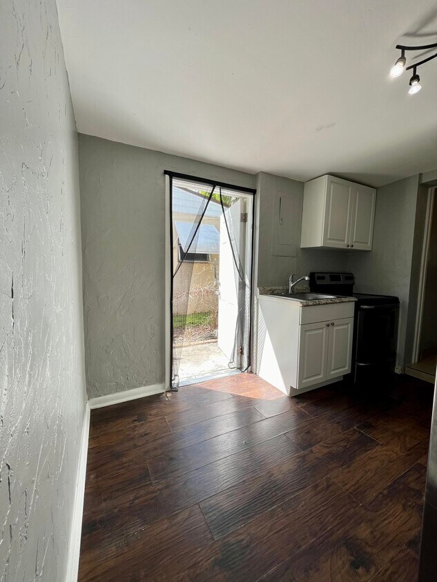 2025 Ardmore Rd, West Palm Beach, FL 33409 Room for Rent in West Palm