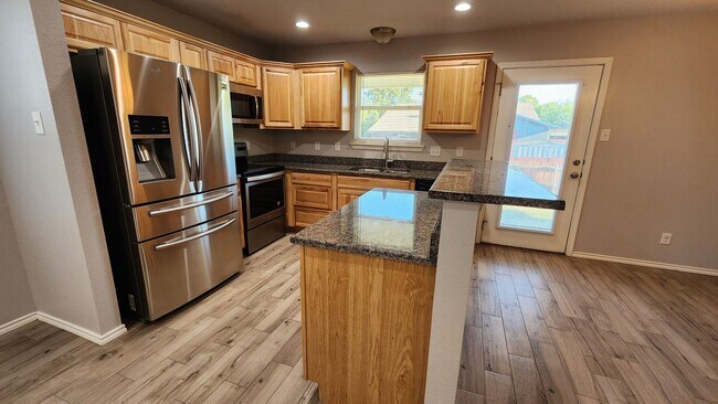 Foto del edificio - Immaculate 3 bed, 2 bath home close to Goodfellow! Welcome to Your New Home!