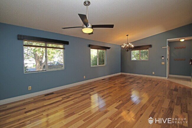 Foto del edificio - Bright and Spacious Home with a Fantastic ...