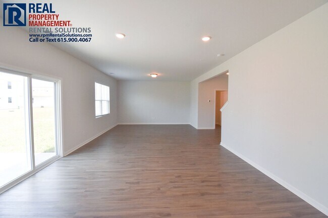 Building Photo - Like new stylish 4BD/2.5BA in Christiana-2...