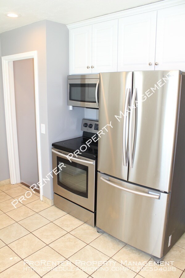 Building Photo - Updated 3 Bed, 2 Bath Roy Home