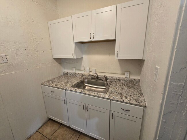 Foto del edificio - 384-386 S Franklin St