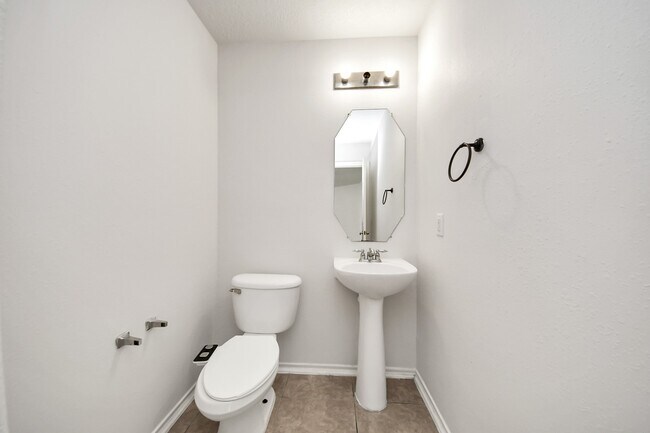 Foto del edificio - 6411 Bright Falls Ln