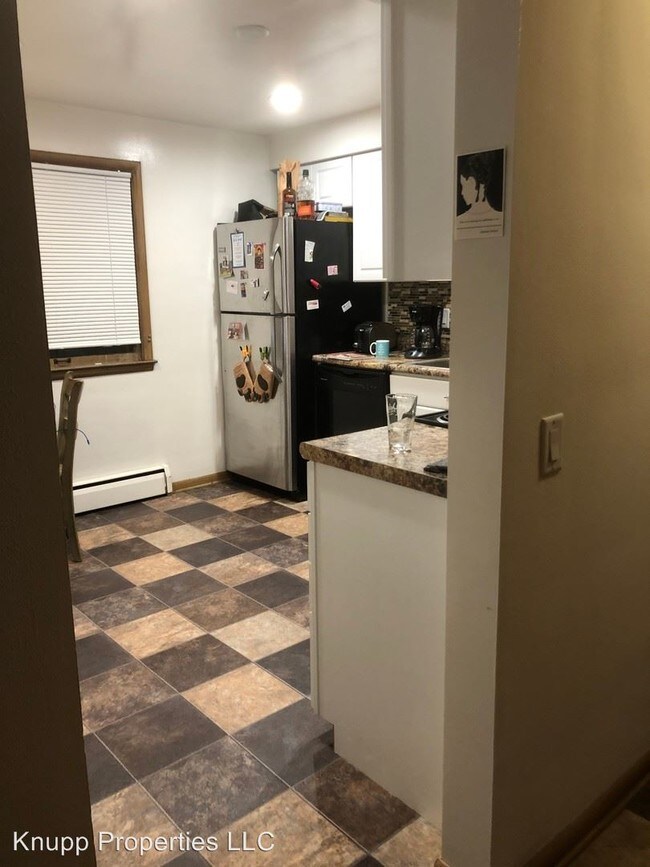 Building Photo - 2 br, 1 bath Apartment - 725 Midvale Blvd