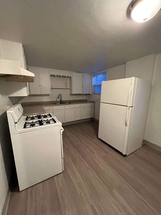 Photo - 2 Bedroom 1 Bathroom in Delmar Parkway Apartment