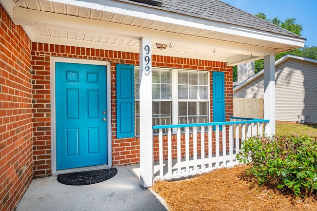 Building Photo - Updated Single Family Home in Lawton Bluff...