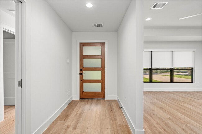 Foto del edificio - 9606 Pine Lake Dr