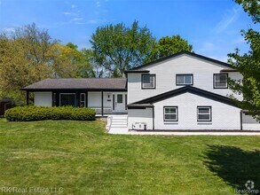 Building Photo - 30728 W 14 Mile Rd