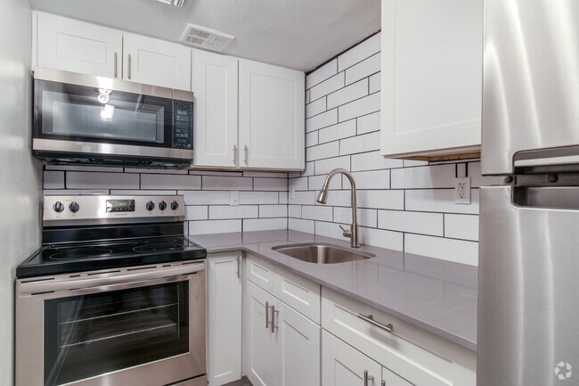 Interior Photo - Tides on 51st