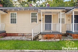 Building Photo - 1709 Le Grand St