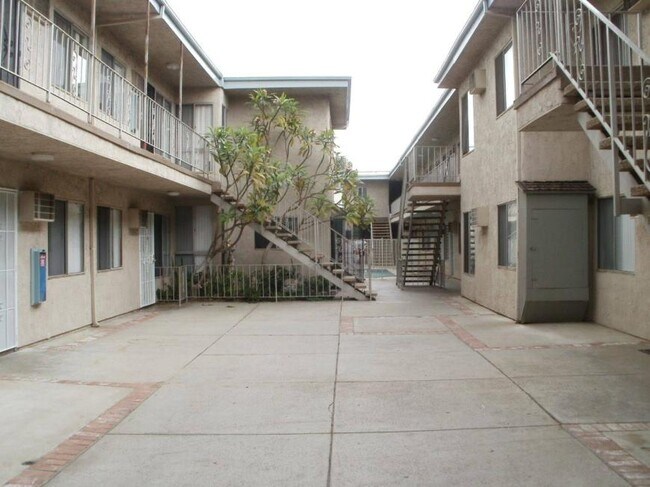 Foto del edificio - 0.0 bedroom in Los Angeles California 91343