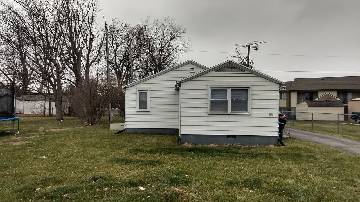 Nice 2 bedroom House with garage! House Rental in Muncie, IN