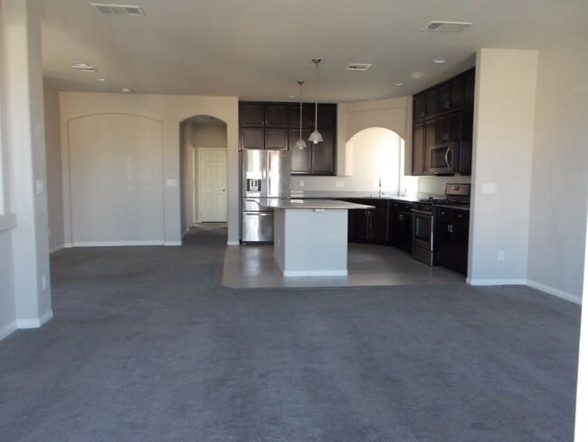 Foto del edificio - Modern Tri-Level Home with Spacious Layout...