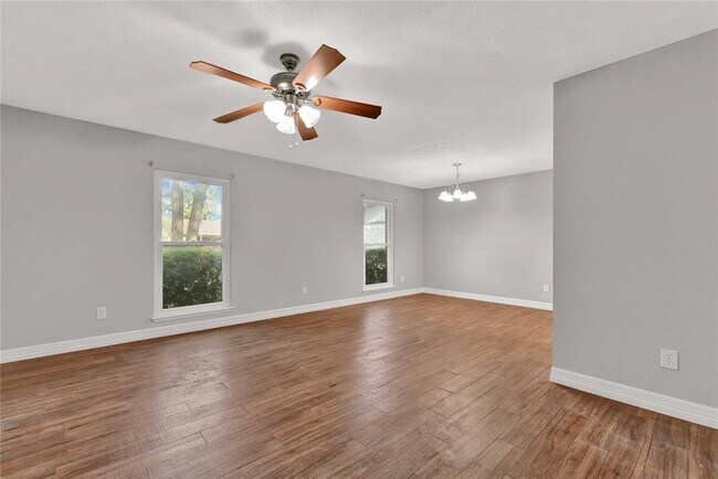 Foto del edificio - 2818 Hummingbird Ln