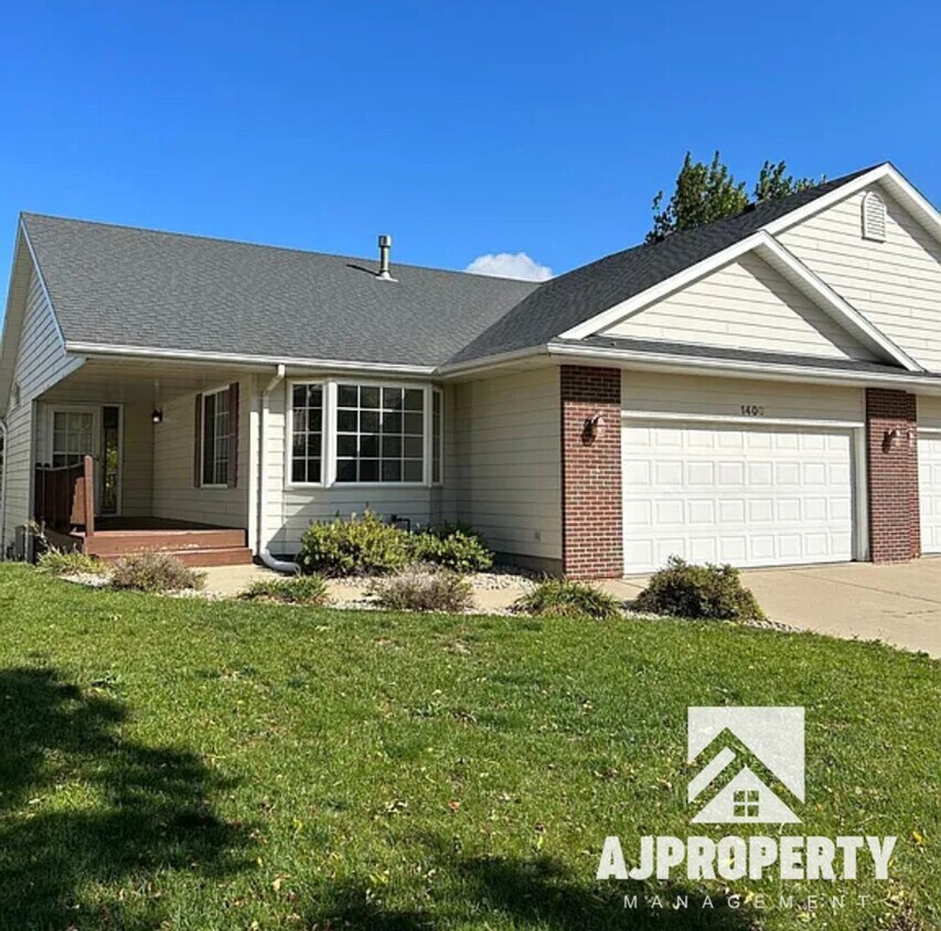 1400 E Northstar Ln, Sioux Falls, SD 57108 House Rental in Sioux