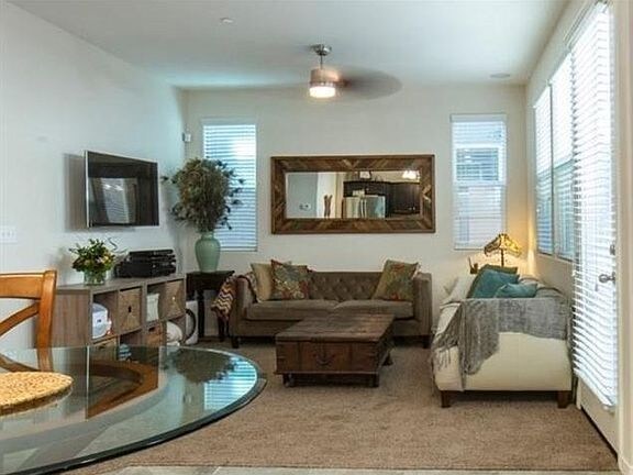 Building Photo - Clovis 3 BED AN 2.5 BATH GREAT HOME FOR YOU